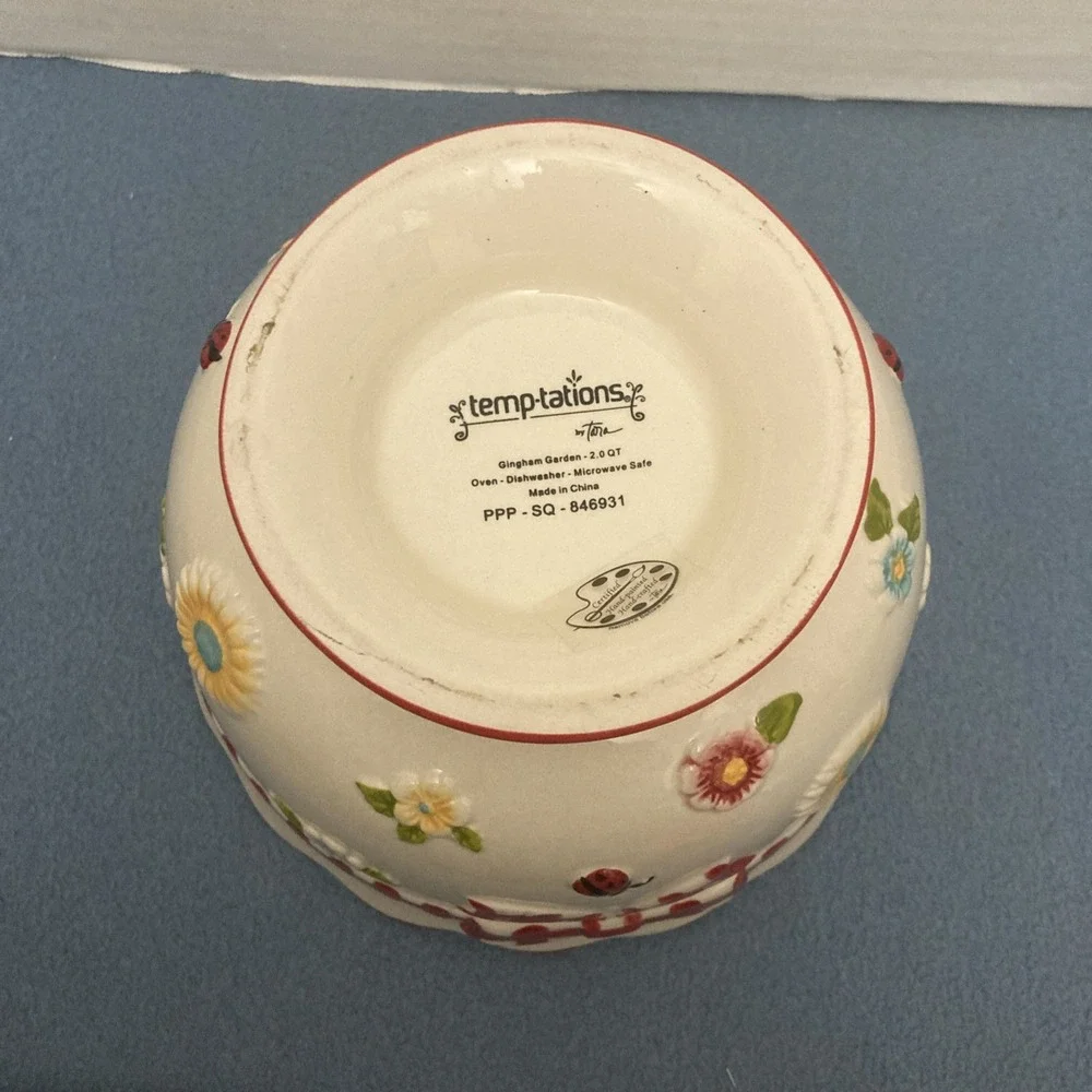 HTF Temp-tations by Tara Gingham Garden Red 2.0 QT Pedestal Mixing Bowl
